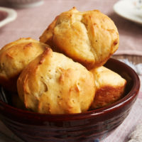 Looking for a simple yeast roll? Try these fantastic Cracked Pepper Sour Cream Rolls! - Bake or Break