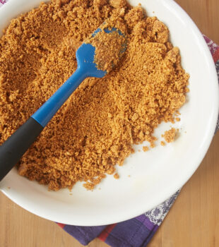 Make your cookie crumb crusts the best they can be with these simple tips. These crusts are perfect for cheesecakes, icebox pies, and so much more! - Bake or Break