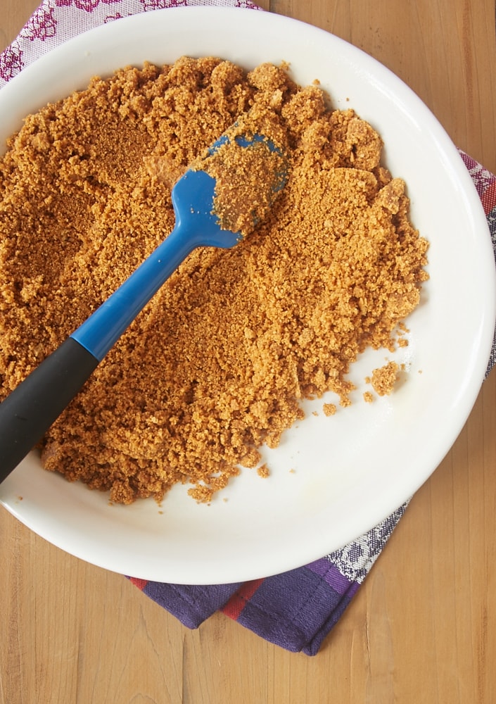 Make your cookie crumb crusts the best they can be with these simple tips. These crusts are perfect for cheesecakes, icebox pies, and so much more! - Bake or Break