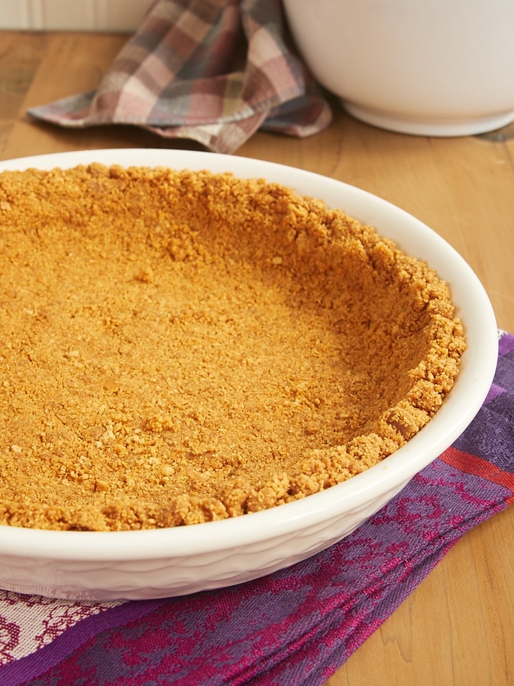 cookie crumb crust in a white pie pan