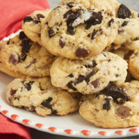 Add a sweet, fun twist to classic chocolate chip cookies with these Cookies and Cream Chocolate Chip Cookies! - Bake or Break