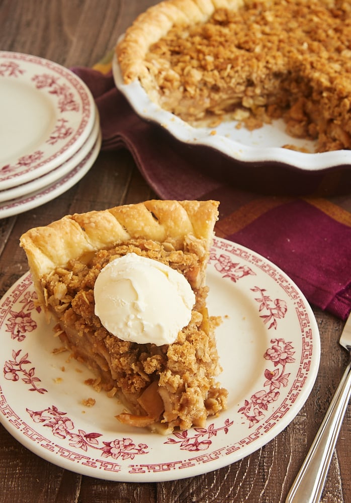 Apple Crumb Pie combines sweet apples and a cinnamon crumb topping for an unforgettable dessert! - Bake or Break