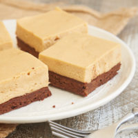 Chocolate and peanut butter is one of the best flavor combinations. These Brownie Bottom Peanut Butter Pie Bars are such a fantastic way to enjoy that favorite combo! - Bake or Break