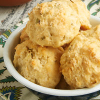 One-bowl, no-fuss Sour Cream and Chive Biscuits are perfect when you want a simple bread to go alongside your dinner! - Bake or Break