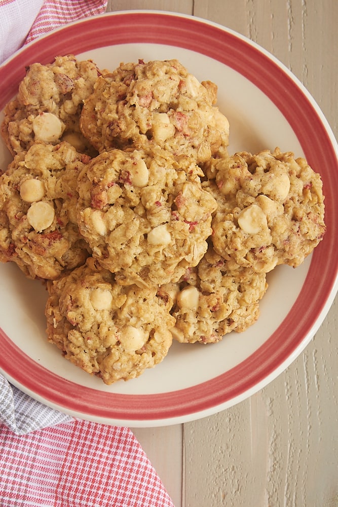 Strawberry White Chocolate Chip Oatmeal Cookies on a red-rimmed plate