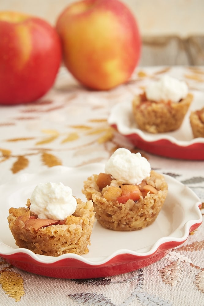 Apple Crisp Bites on red-rimmed plates