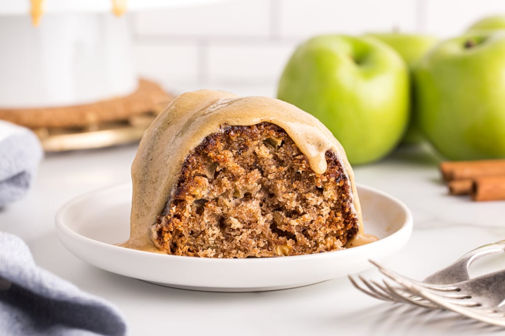 https://bakeorbreak.com/wp-content/uploads/2021/09/Apple-Spice-Cake-with-Caramel-Glaze-16.jpg