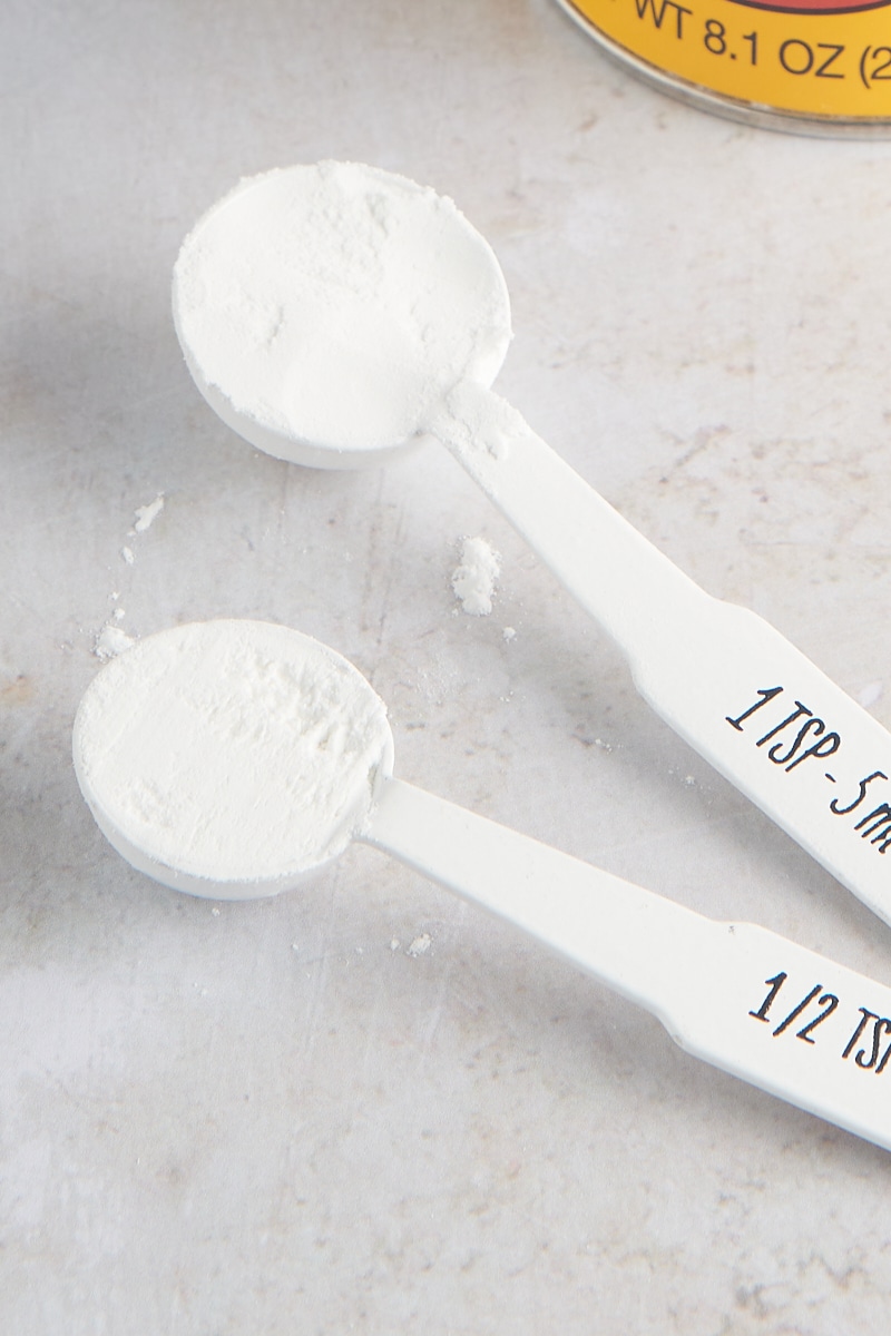 baking powder in two measuring spoons