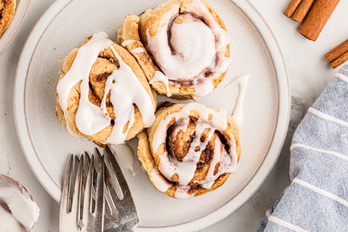  USA Pan Mini Round Cake and Cinnamon Roll Pan, 6 Well