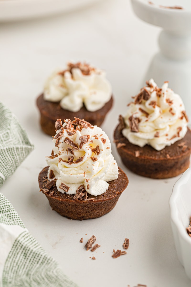 Easy Chocolate Mousse Mini Cupcakes