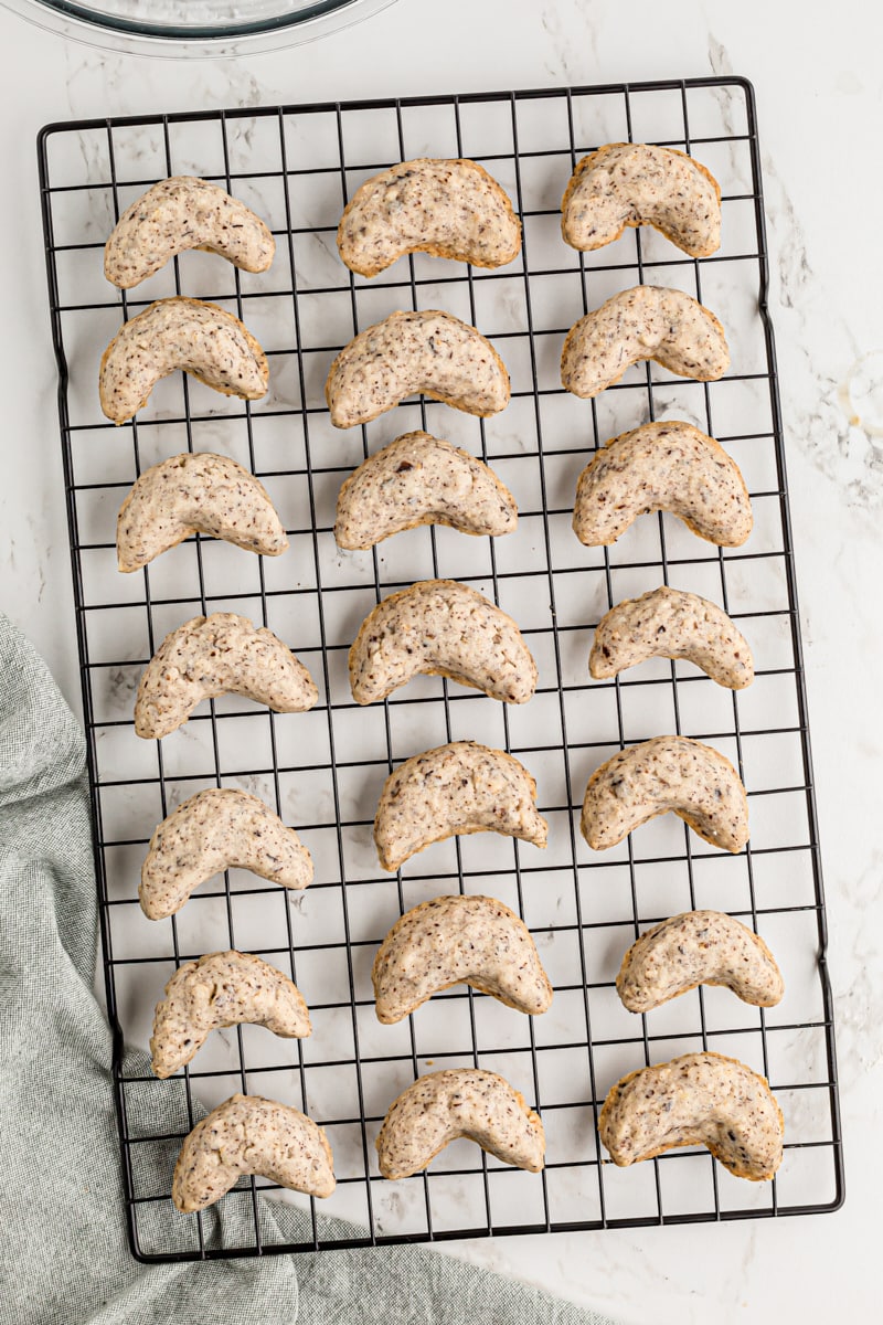 How to Use A Cooling Rack in an Oven