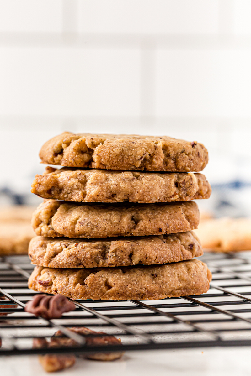 Stack of 5 pecan sandies on a wire cooling rack.