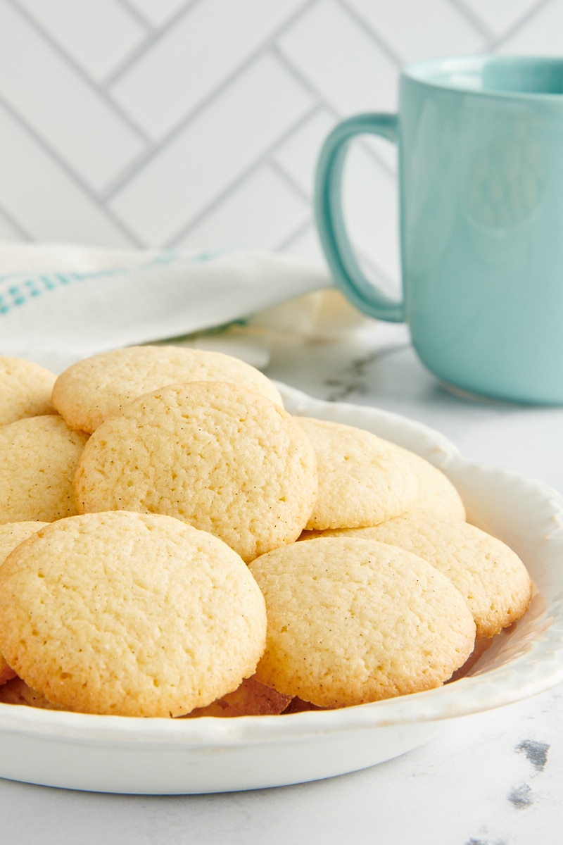 Serving tray with vanilla wafer cookies.