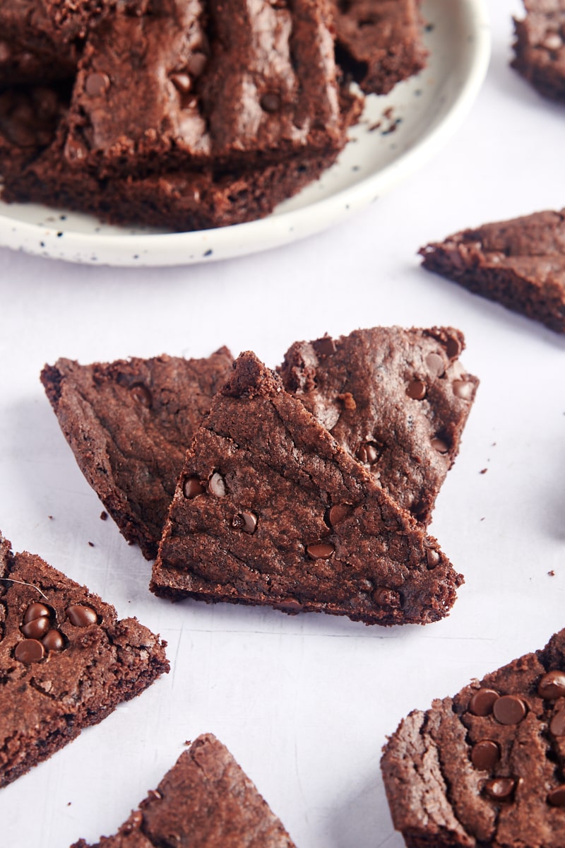 Brownie brittle on countertop and plate