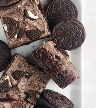 Overhead view of Oreo brownies on tray with whole Oreo cookies