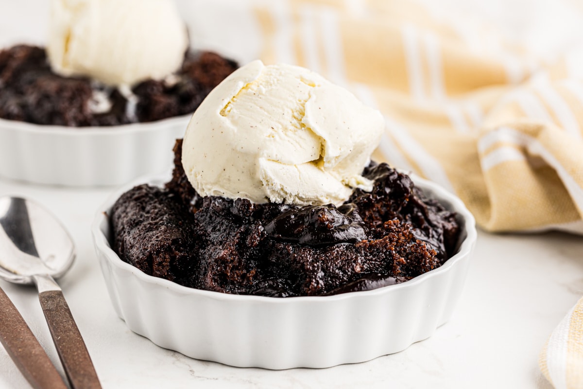 Easy Chocolate Cobbler: A Deliciously Decadent Dessert