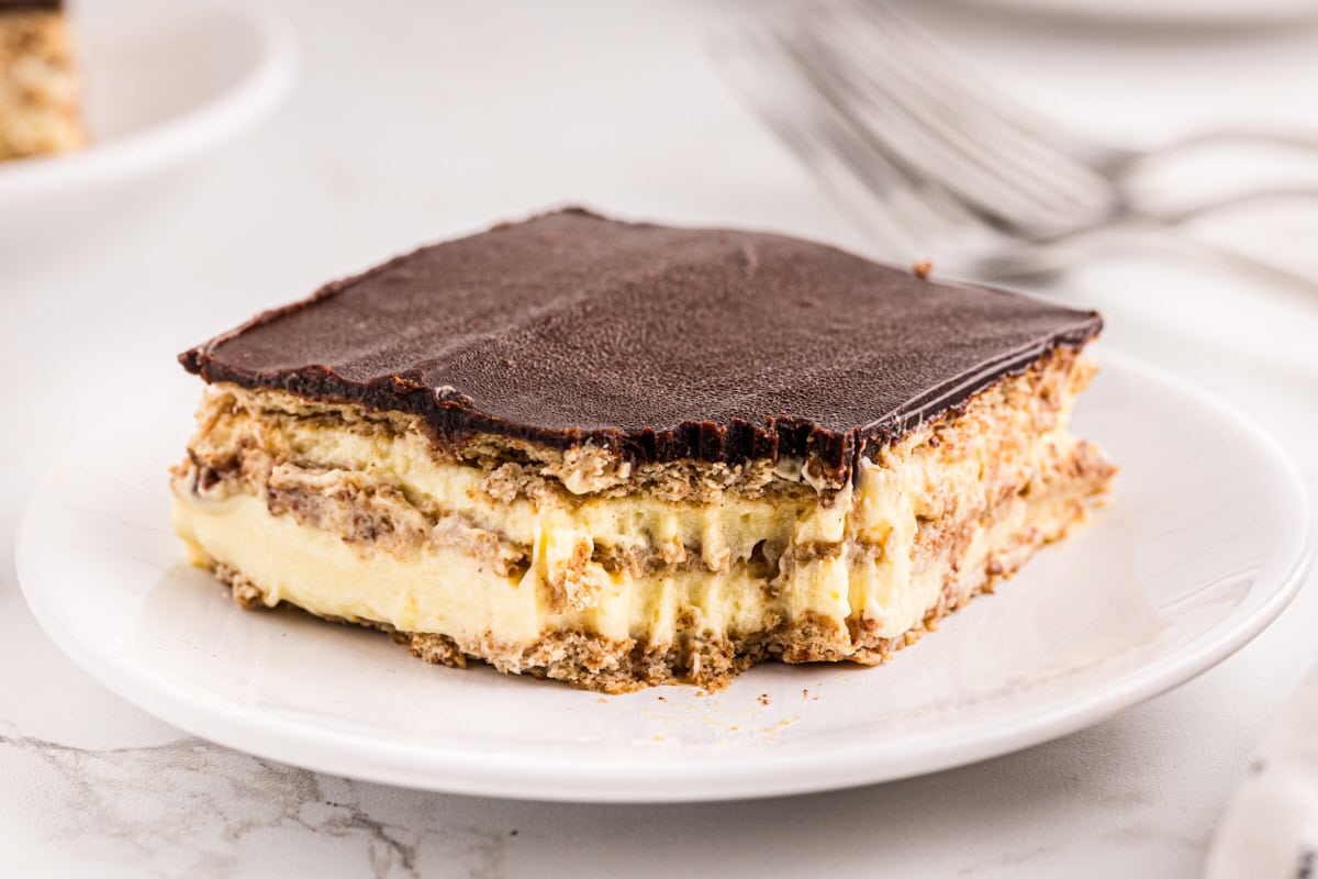 No-Bake Chocolate Eclair Cake: Easy and Delicious - Bake or Break