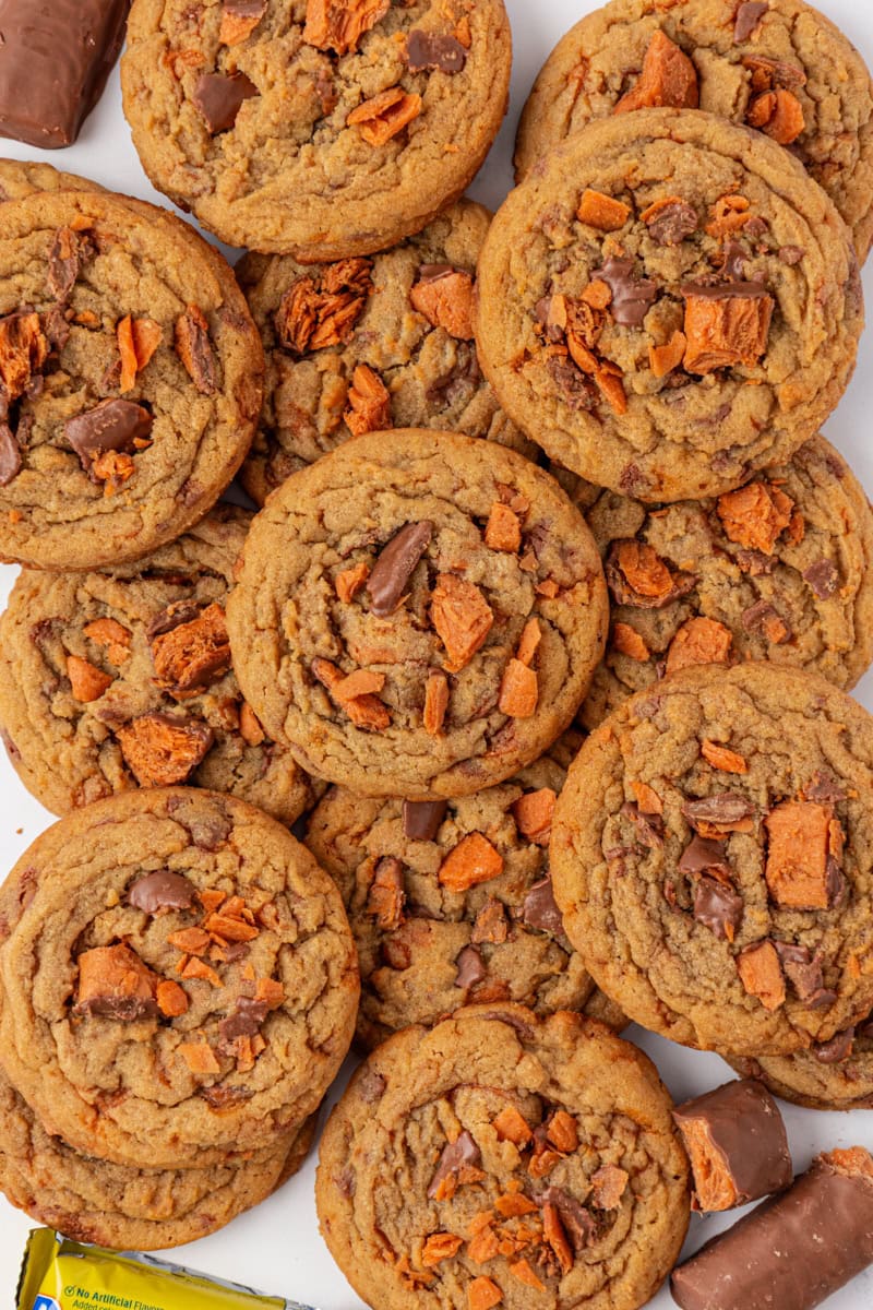 overhead view of a pile of Butterfinger cookies