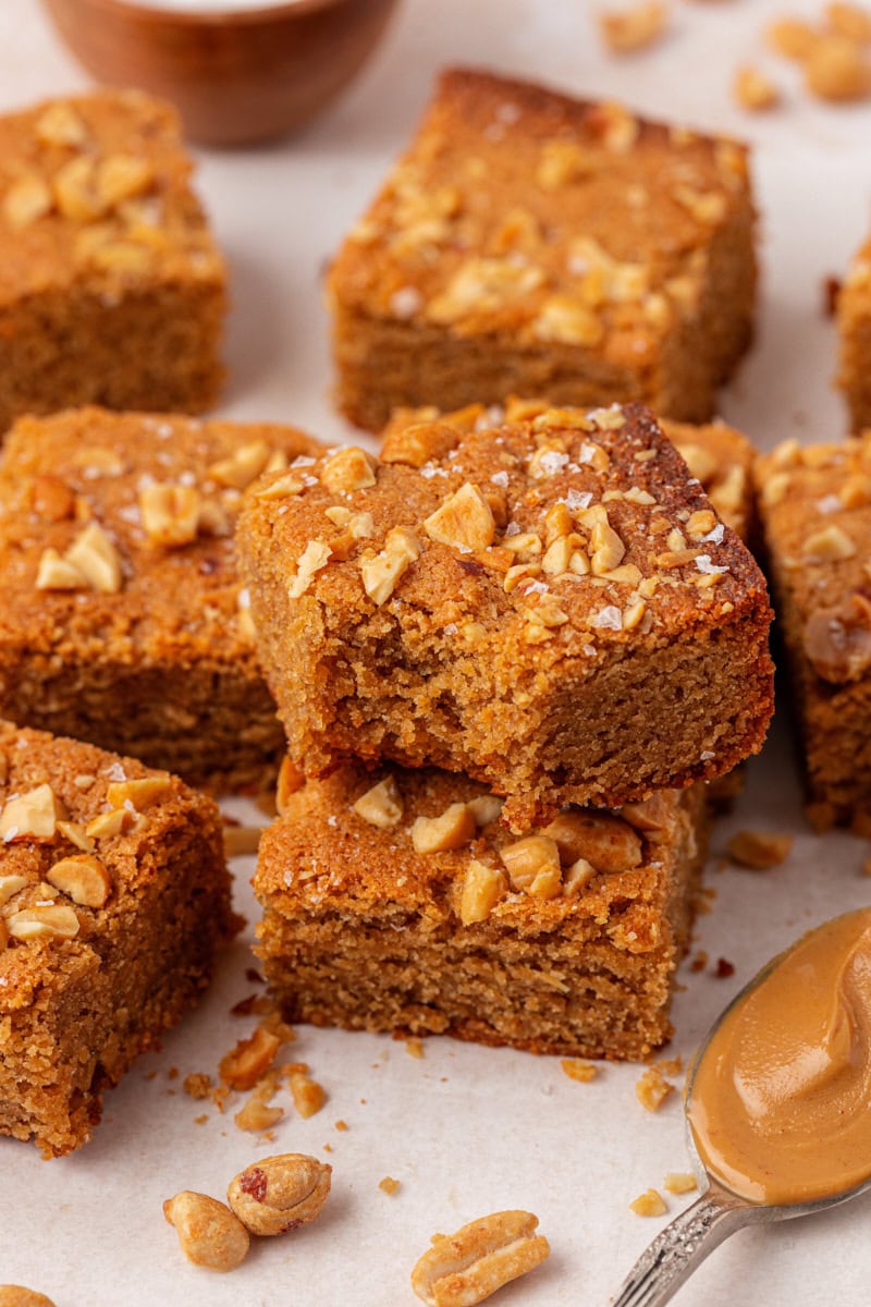 several peanut butter blondies topped with chopped peanuts and flaky salt